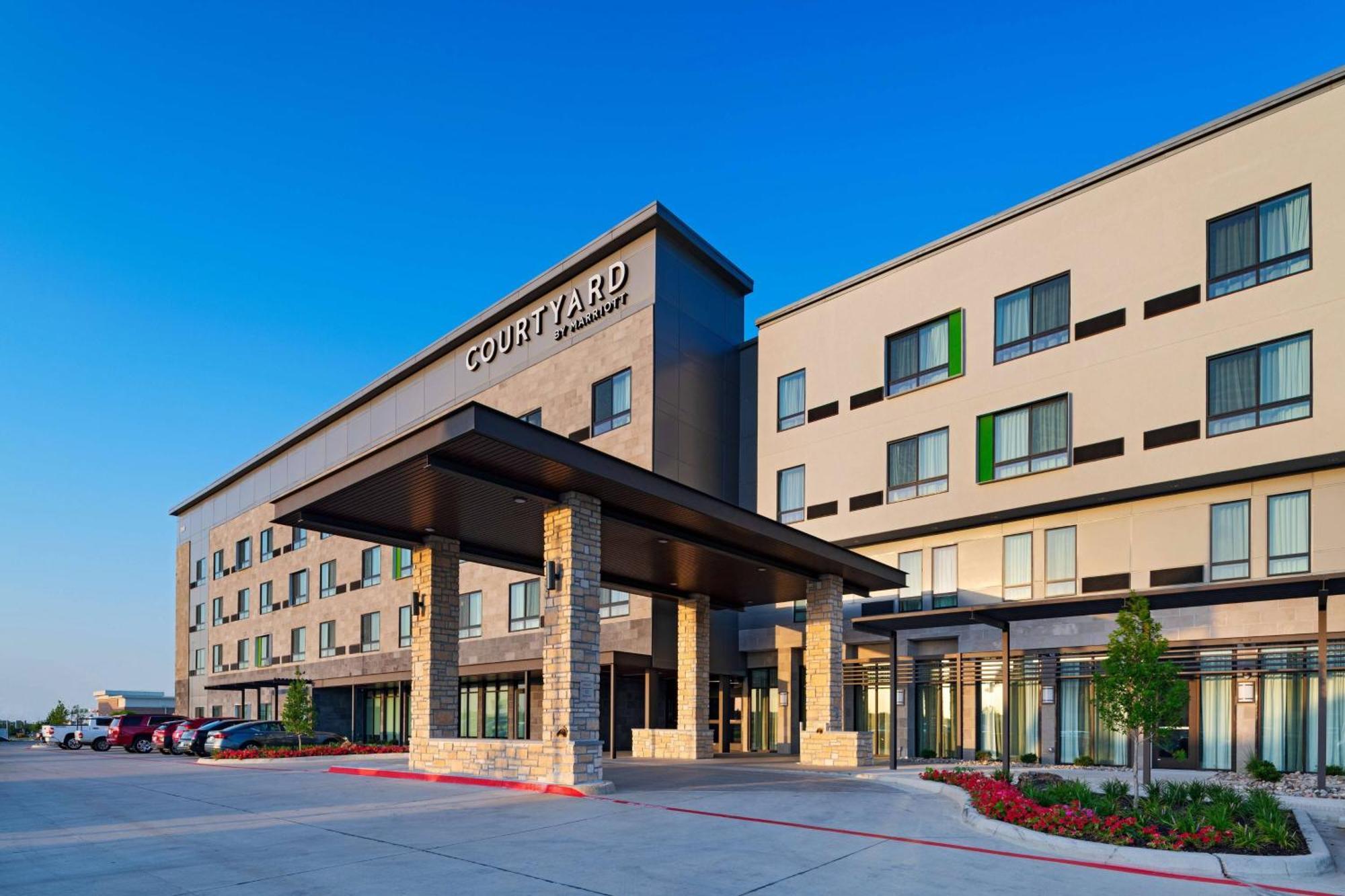 Courtyard Dallas Grand Prairie Hotel Exterior photo